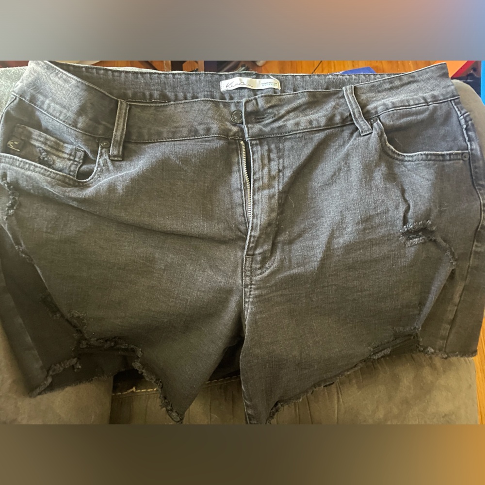 KanCan for Maurice’s black Jean short size 16